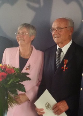 Siegfried Sieg erhält das  Bundesverdienstkreuz